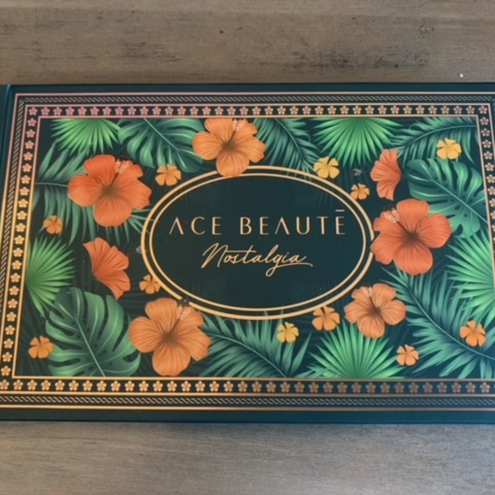 Ace Beaute Nostalgia Palette - Brand New in box